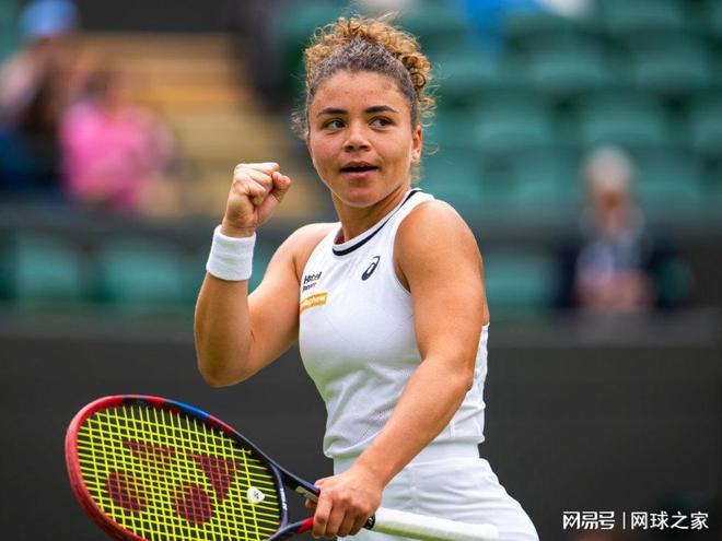 与其说它追 与其说它追